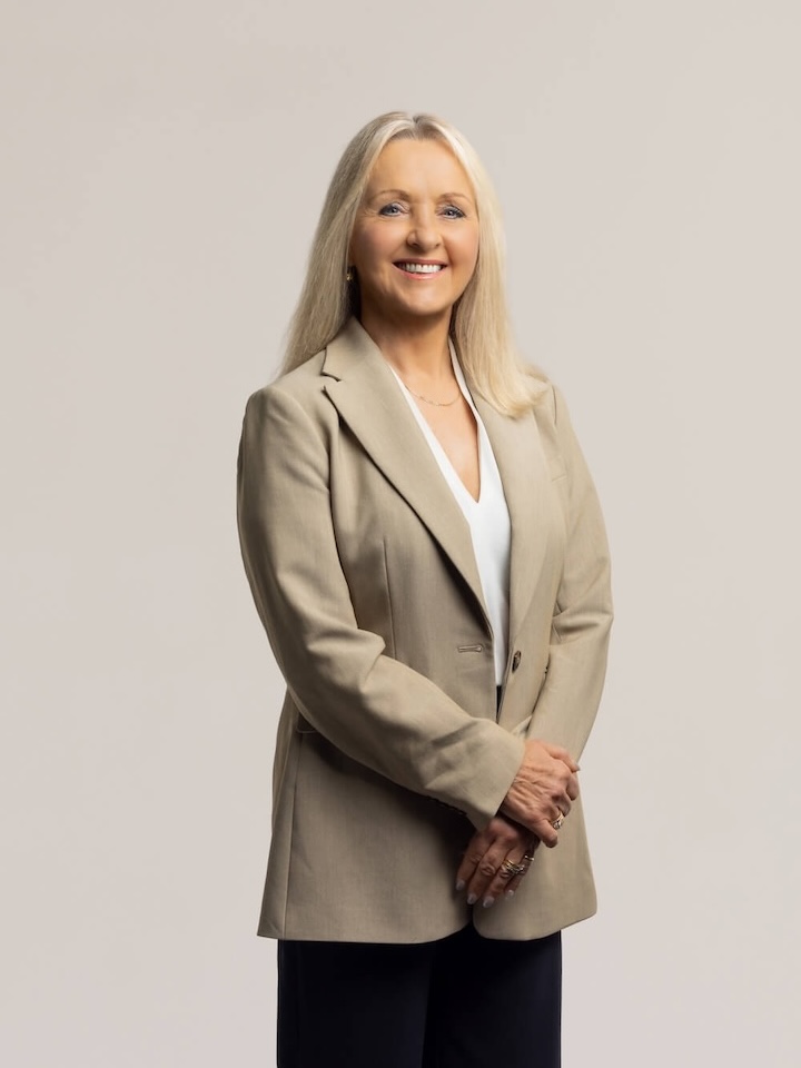 Team photo of Belinda Ellis from the Ellis + Bhana Bayleys Fendalton team